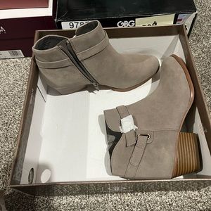 New Women’s Giani Bernini memory foam 5.5 M tan ankle boots